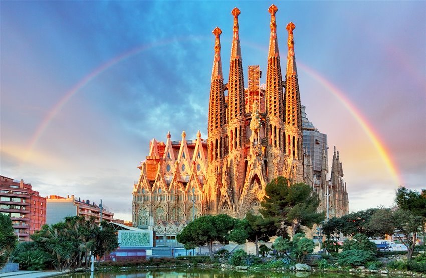 성가족 성당 - Barcelona · 여행사 제공 참고 사진