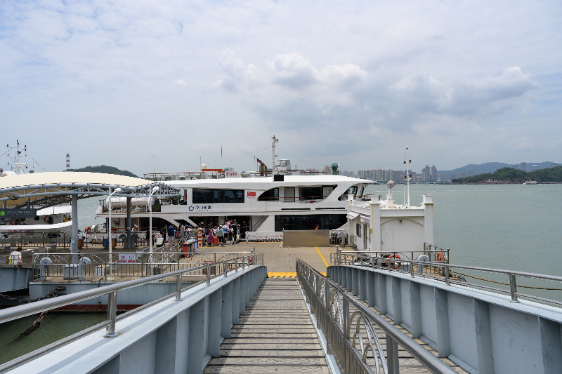 아름다운 해안선의 풍경을 만끽할 수 있는 페리(Ferry) 탑승 · 여행사 제공 참고 사진